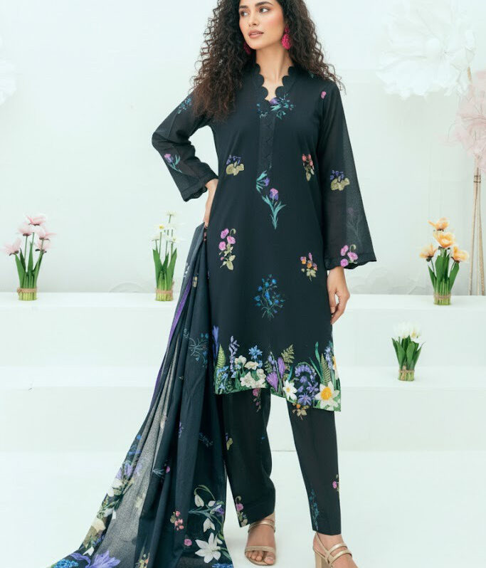 3pcs unstiched printed lawn Fabrics.